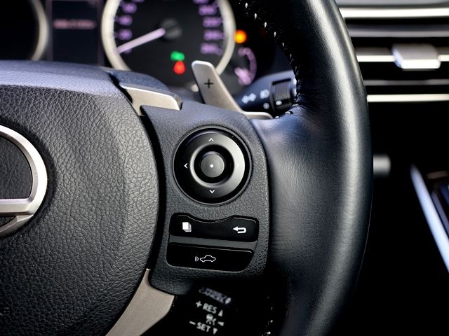 Lexus IS 2013-10 1546532-23