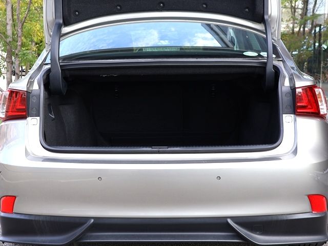 Lexus IS 2013-10 1546532-29