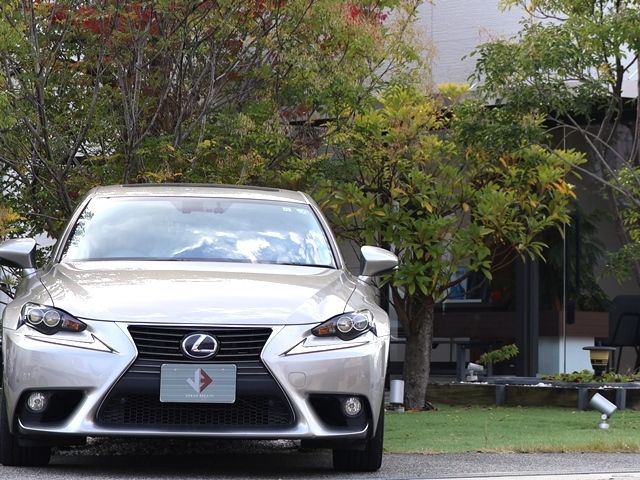 Lexus IS 2013-10 1546532-4