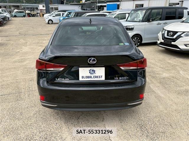 Lexus IS 2016-12 1661444-9