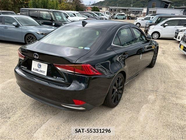 Lexus IS 2016-12 1661444-10