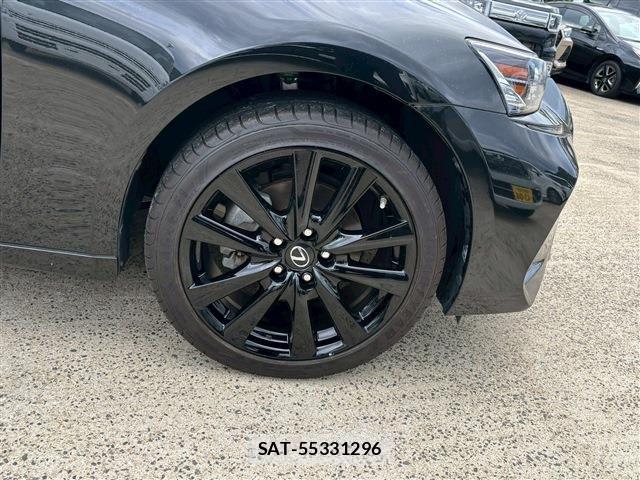 Lexus IS 2016-12 1661444-11
