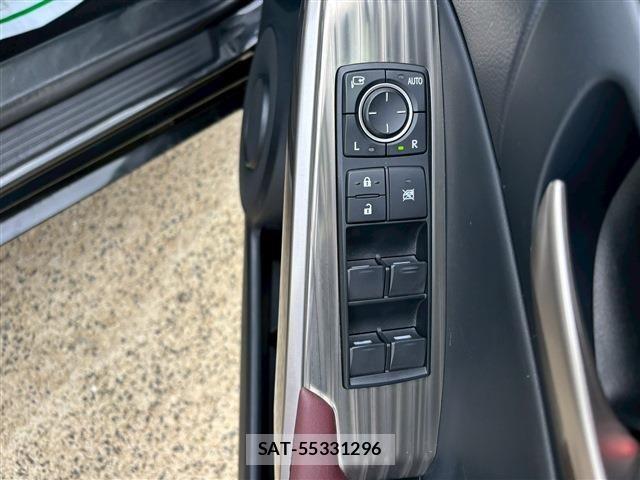 Lexus IS 2016-12 1661444-12