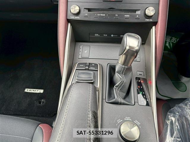 Lexus IS 2016-12 1661444-27