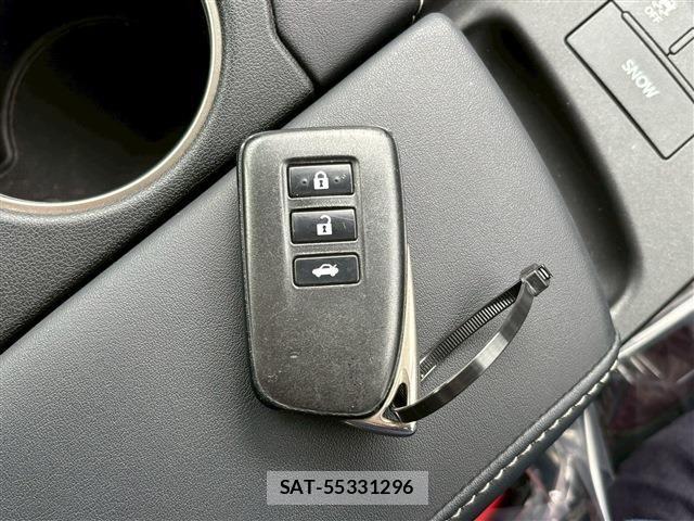 Lexus IS 2016-12 1661444-28