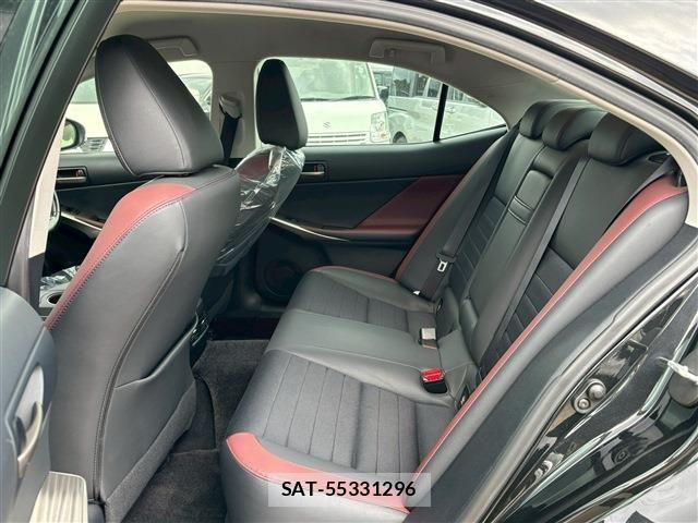 Lexus IS 2016-12 1661444-3