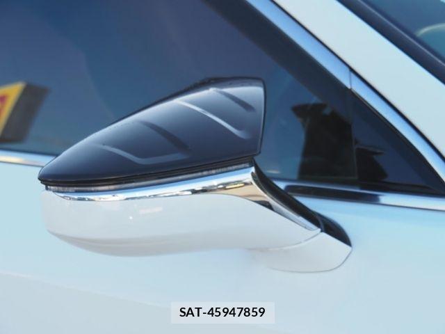 Lexus IS 2023-06 1693915-29