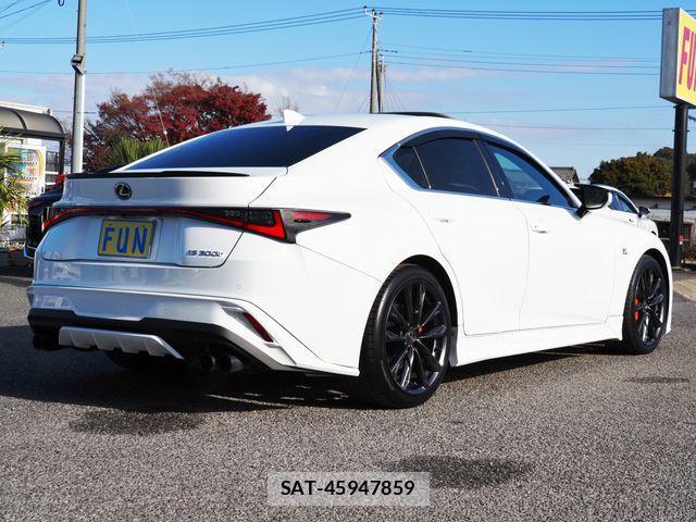 Lexus IS 2023-06 1693915-4