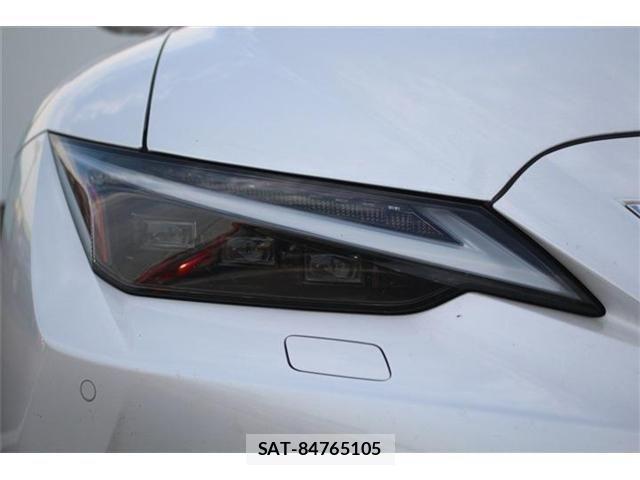 Lexus IS 2023-02 2350497-10