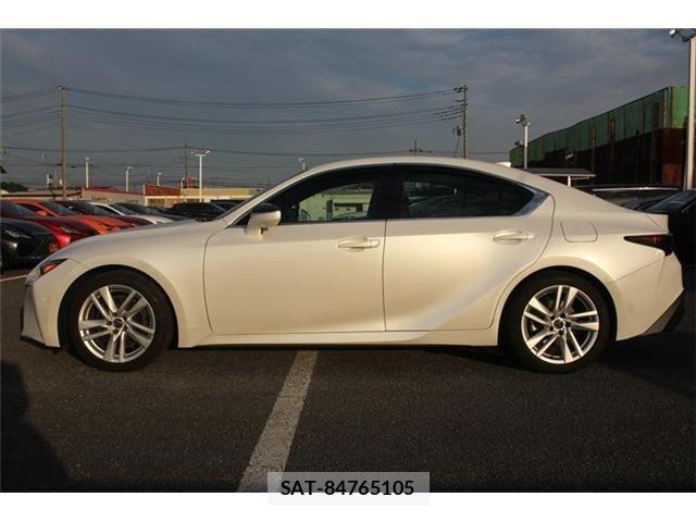 Lexus IS 2023-02 2350497-6