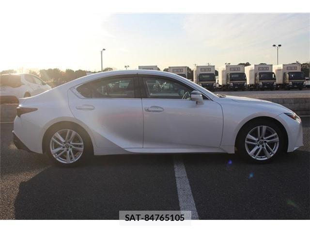 Lexus IS 2023-02 2350497-8
