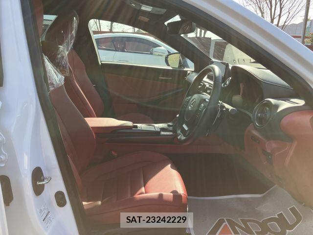 Lexus IS 2024-01 2728689-9