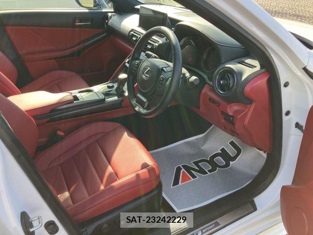 Lexus IS 2024-01 2728689-10