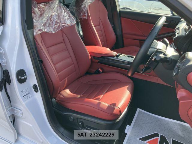Lexus IS 2024-01 2728689-11
