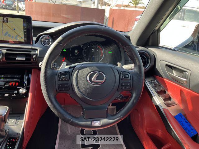 Lexus IS 2024-01 2728689-12