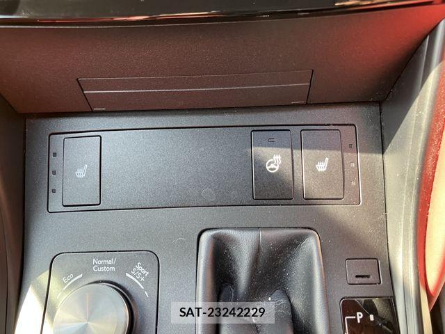 Lexus IS 2024-01 2728689-17