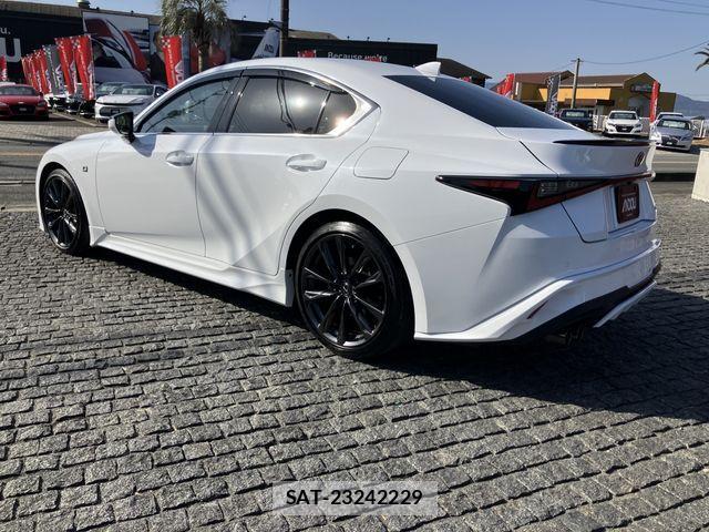 Lexus IS 2024-01 2728689-3