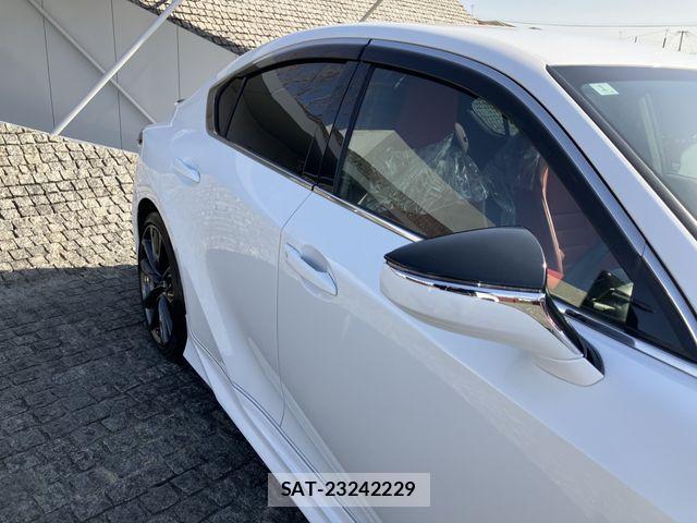 Lexus IS 2024-01 2728689-4