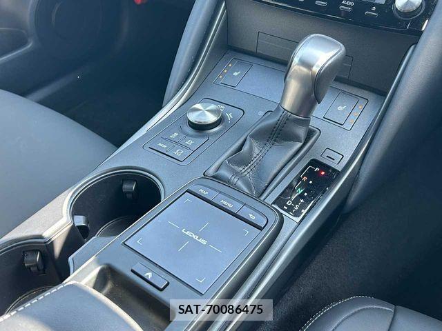 Lexus IS 2023-02 2962861-10