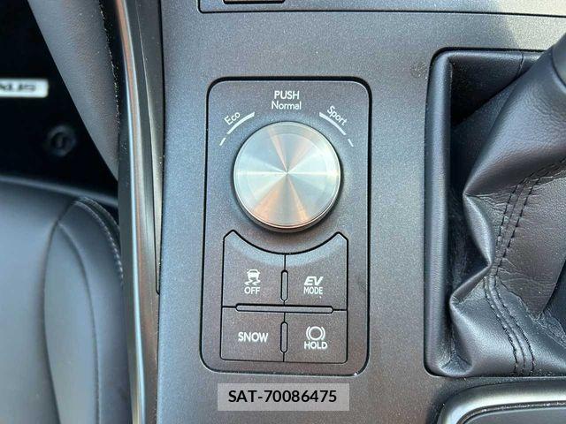 Lexus IS 2023-02 2962861-11