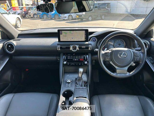 Lexus IS 2023-02 2962861-3