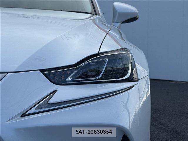 Lexus IS 2016-12 2962880-10