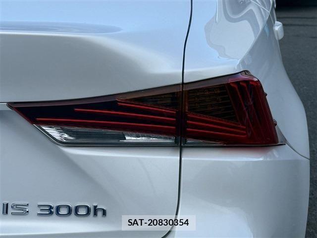 Lexus IS 2016-12 2962880-11