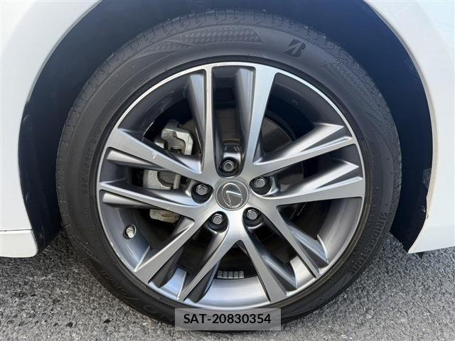 Lexus IS 2016-12 2962880-12