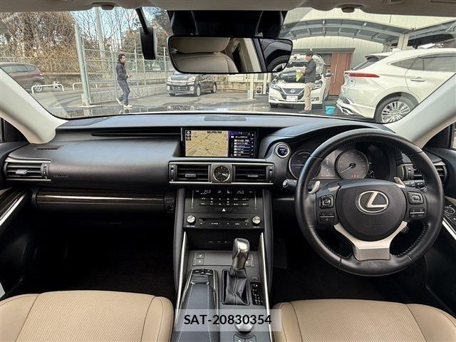 Lexus IS 2016-12 2962880-16