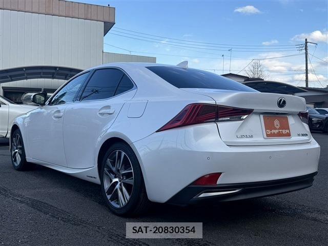 Lexus IS 2016-12 2962880-21