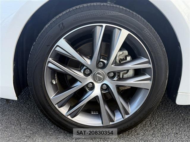 Lexus IS 2016-12 2962880-29