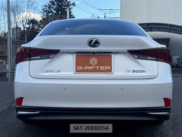 Lexus IS 2016-12 2962880-8