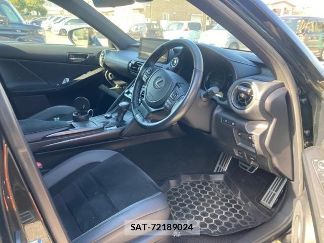 Lexus IS 2023-01 3066377-6