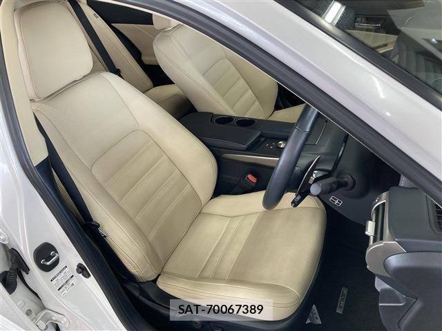 Lexus IS 2016-02 3377814-9