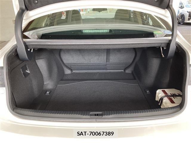 Lexus IS 2016-02 3377814-11