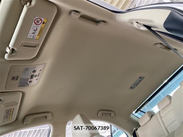 Lexus IS 2016-02 3377814-15