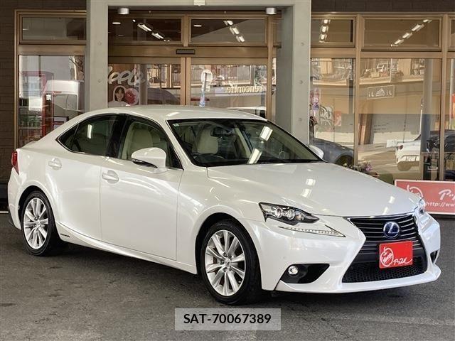 Lexus IS 2016-02 3377814-1