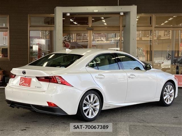 Lexus IS 2016-02 3377814-2