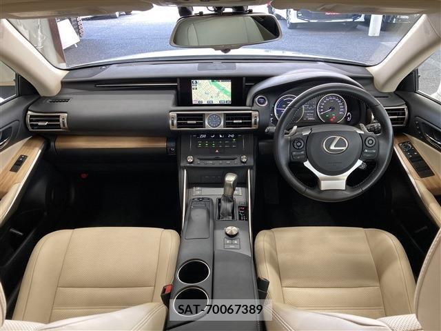 Lexus IS 2016-02 3377814-4