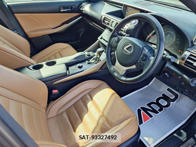 Lexus IS 2013-09 3934665-10