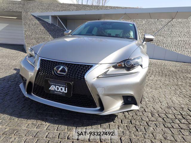Lexus IS 2013-09 3934665-5