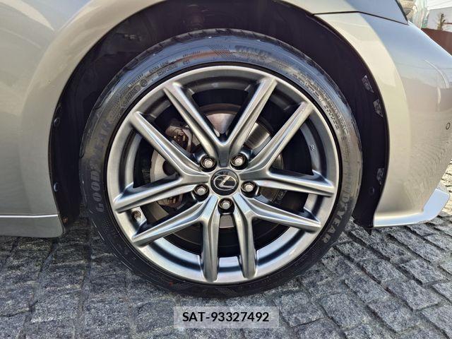 Lexus IS 2013-09 3934665-7