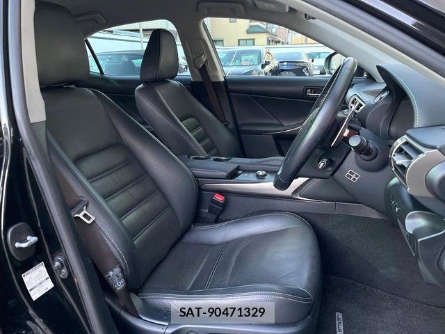 Lexus IS 2015-02 3934667-9