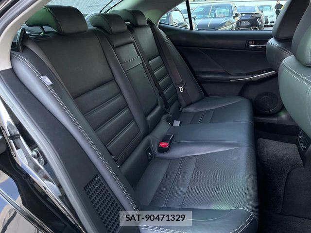 Lexus IS 2015-02 3934667-10