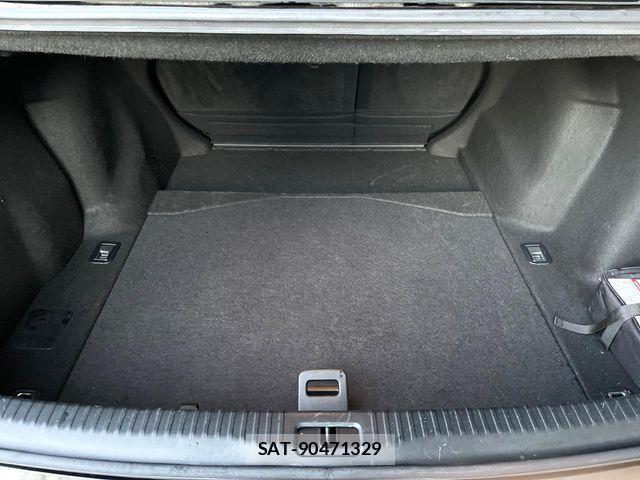 Lexus IS 2015-02 3934667-11