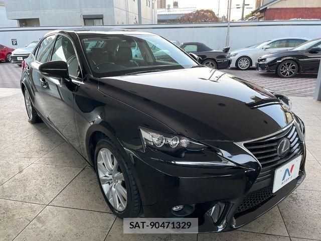 Lexus IS 2015-02 3934667-16