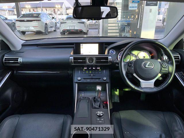 Lexus IS 2015-02 3934667-1