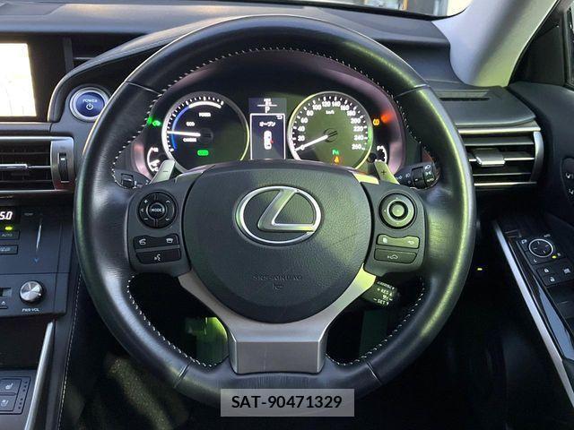 Lexus IS 2015-02 3934667-8