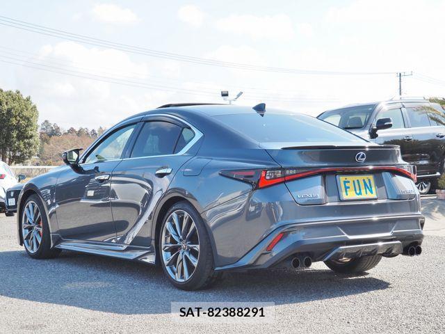 Lexus IS 2021-01 4044576-5