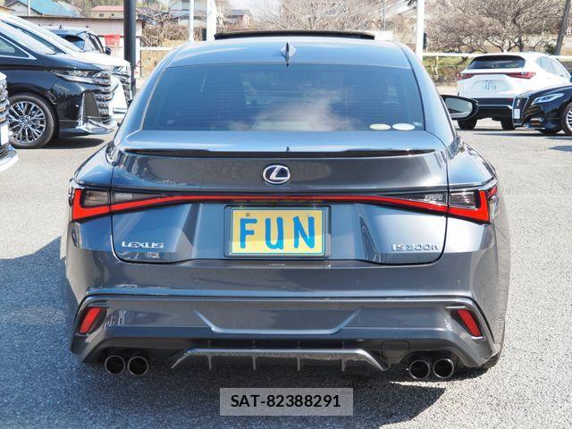 Lexus IS 2021-01 4044576-6